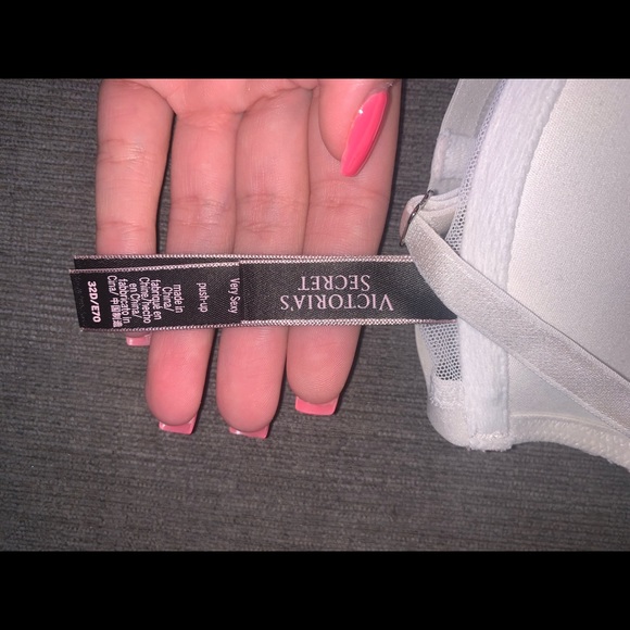 Victoria’s Secret Very Sexy Push-Up Bra - Picture 3 of 3